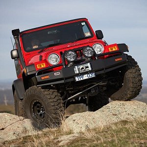 Передний силовой бампер ARB Deluxe Winch Bar для Jeep Wrangler TJ [3450070]