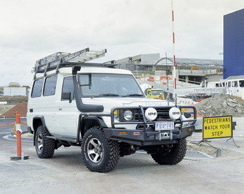 Силовая защита крыла и порогов ARB для Toyota Land Cruiser 75 Troop Carrier [4412040]