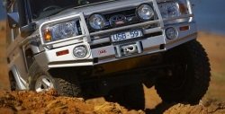 Бампер передний ARB Deluxe для Toyota Land Cruiser 76/78/79 (с 2007 г.в.) для моделей с расширителями крыльев и местами для противотуманных фар