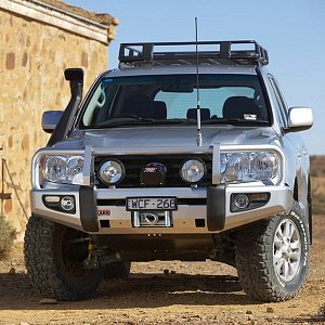 Бампер передний силовой ARB Deluxe (под лебедку), для Toyota Land Cruiser 200 [3415150]