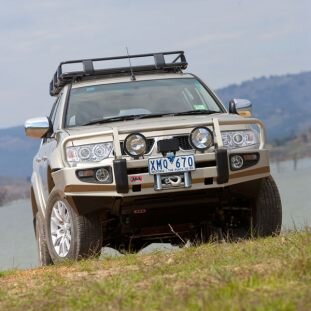 Силовой передний бампер ARB для Mitsubishi Challenger (с 2010 по 2013 г.в.)