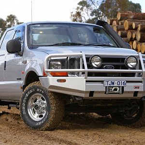 Передний силовой бампер ARB Deluxe Bull Bar для Ford F-250/350/Excursion [3436030]