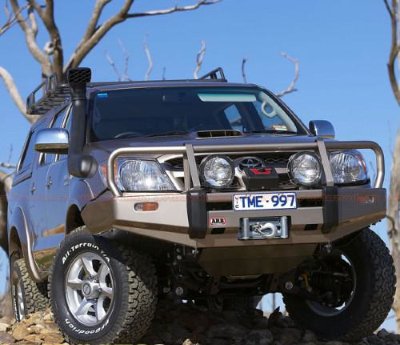 Бампер передний ARB Deluxe для Toyota Hilux Vigo (с 2005 г., без расширителей крыльев) [3214300]